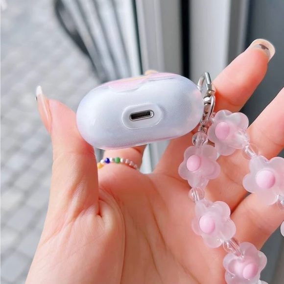 Flowered AirPods Pro Case with Flower Bead Bracelet - Picture 2 of 4